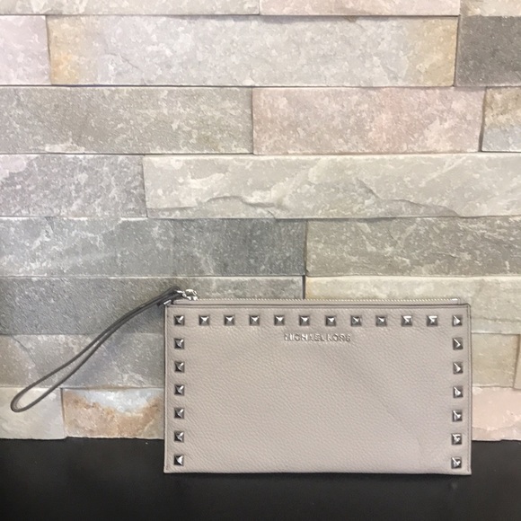 🎁 MICHAEL MICHAEL KORS Studded Clutch - Picture 2 of 6